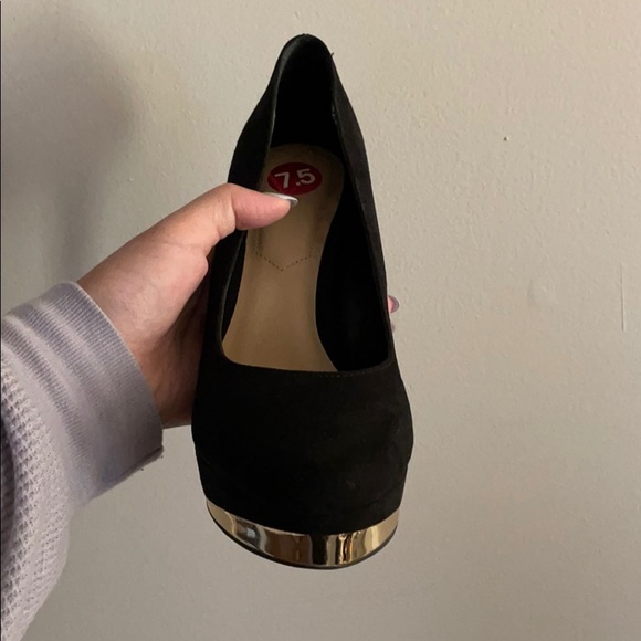 Aldo Black Pumps with Gold Front - Picture 5 of 5